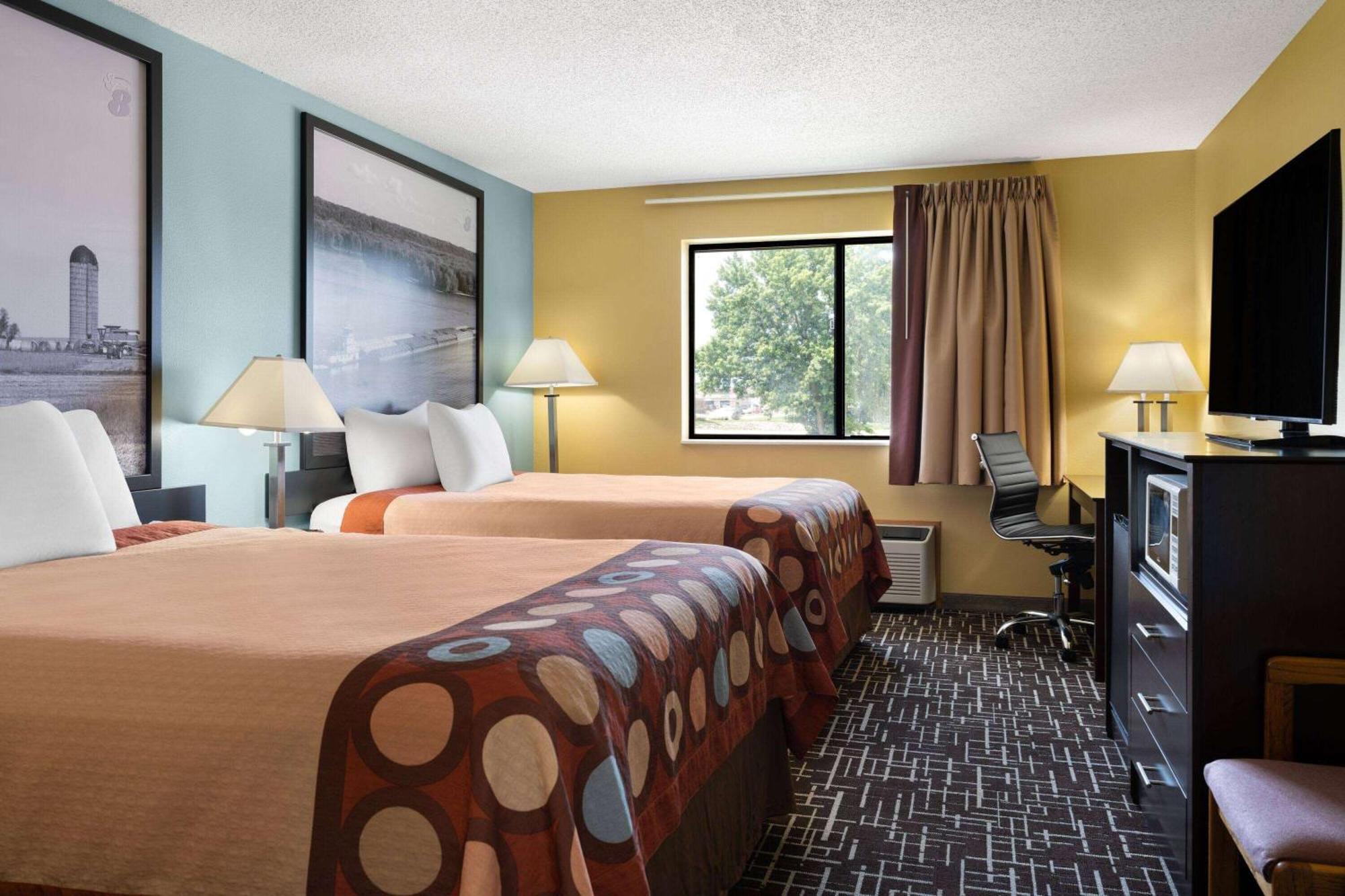 Super 8 By Wyndham Dyersville Exterior photo