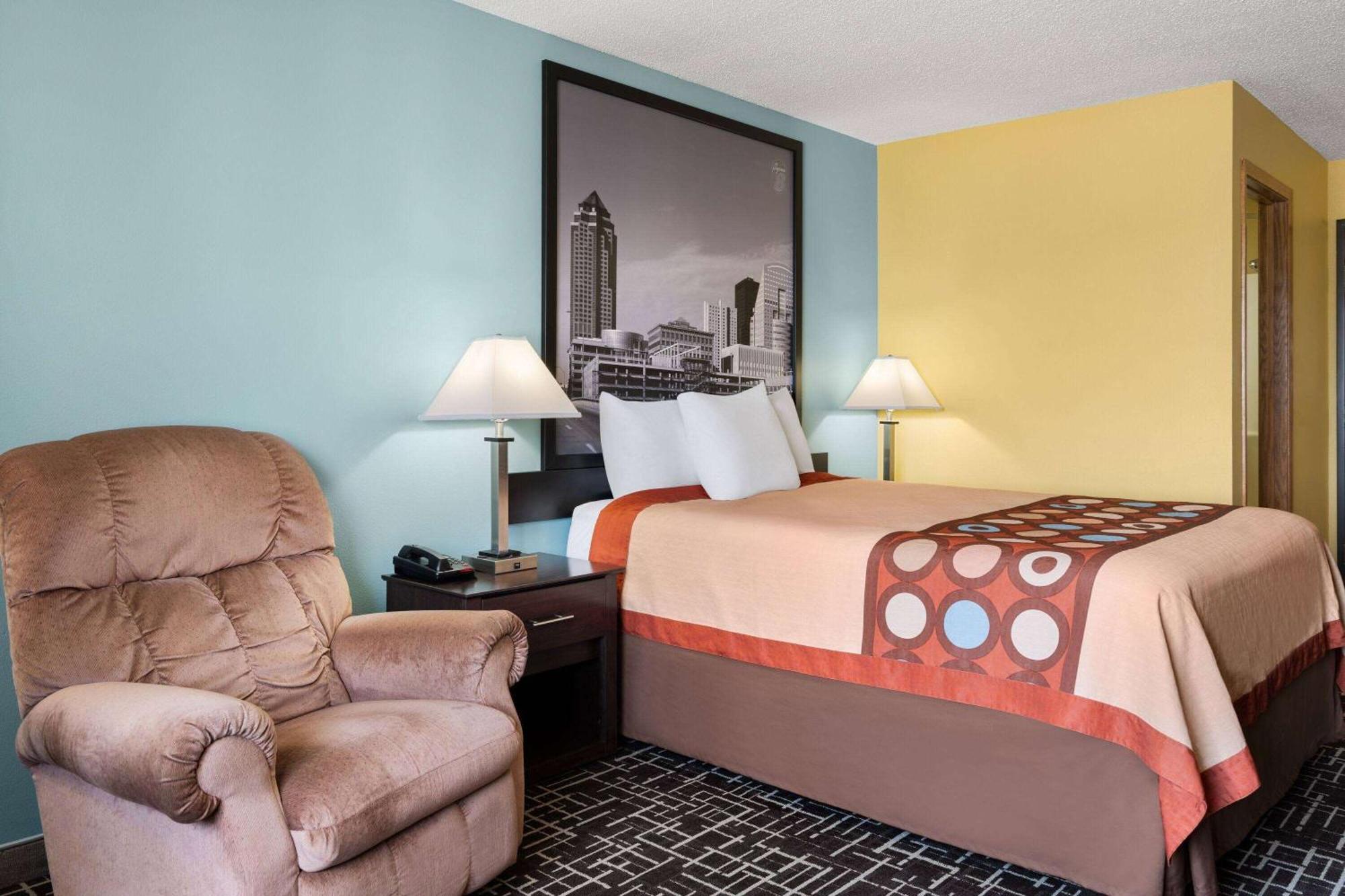 Super 8 By Wyndham Dyersville Exterior photo