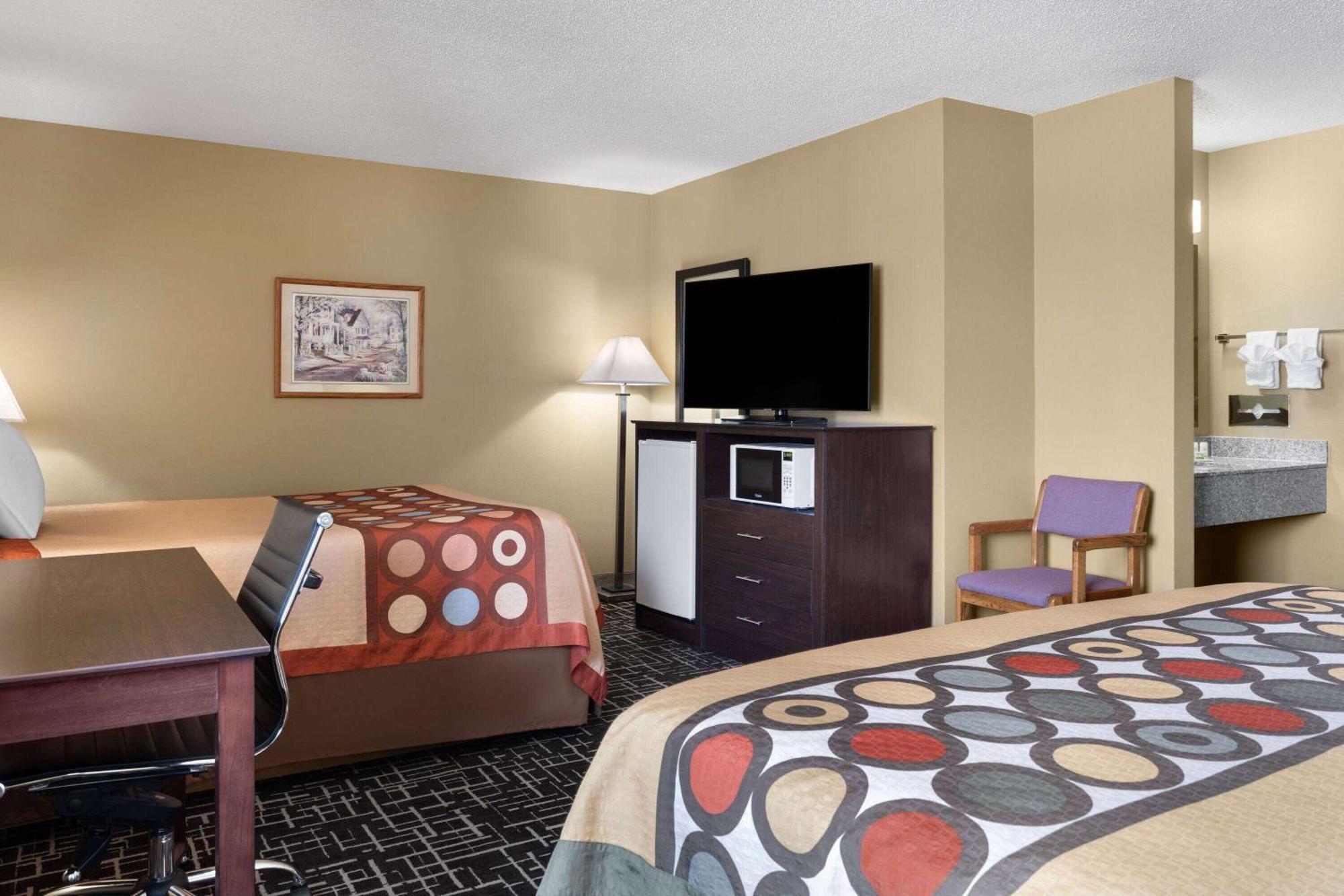 Super 8 By Wyndham Dyersville Exterior photo