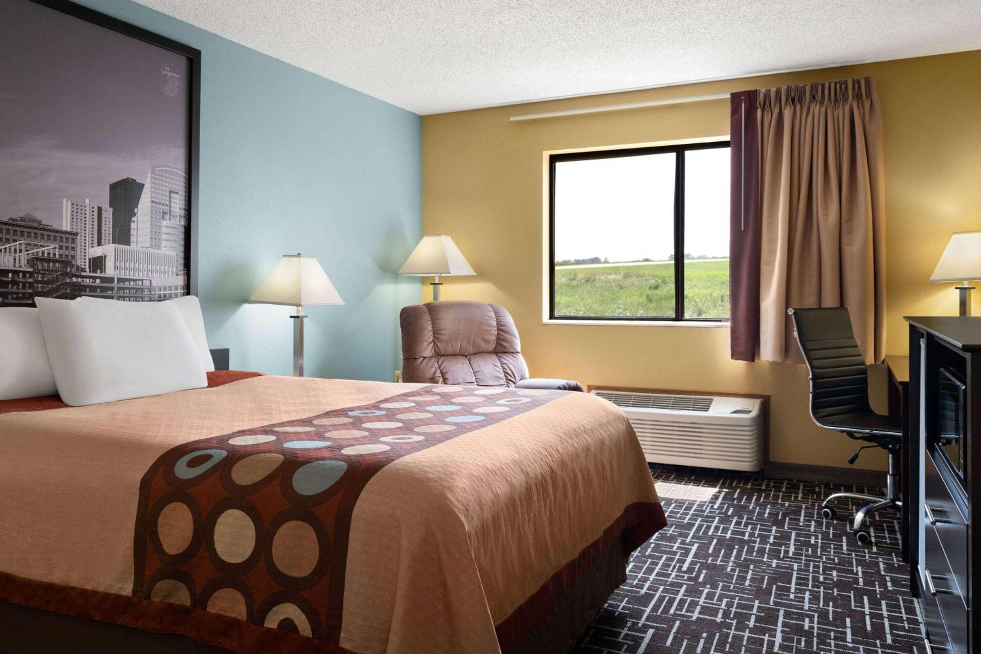 Super 8 By Wyndham Dyersville Exterior photo